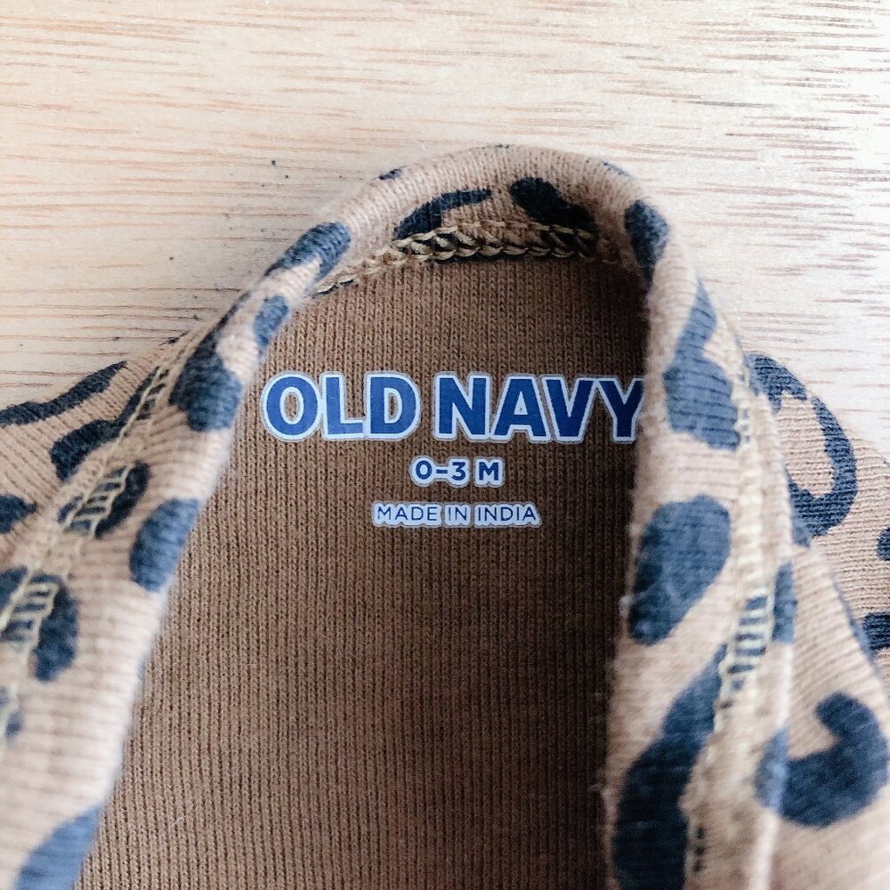 Baby girl bodysuits and pants 0-3m Old Navy - Picture 3 of 10